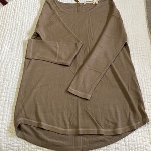 Soft surroundings long sleeve shirt.